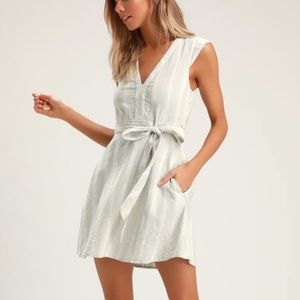 🚨 Last Chance! O’Neill Jamyson gray striped dress 🚨